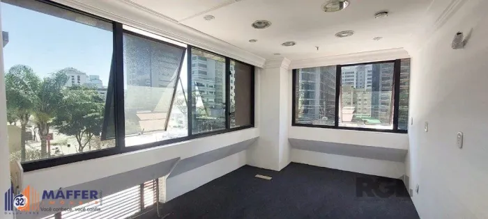Sala para comprar na avenida Carlos Gomes no Bairro Boa Vista