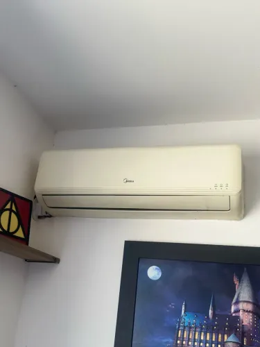 Ar condicionado Mídea 18 BTUs quente e frio