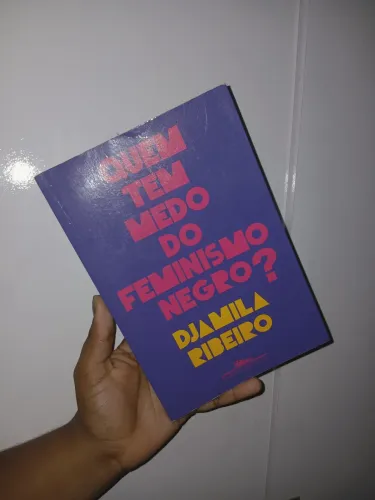 Livro " Quem tem medo do feminismo negro? " Djamila Ribeiro