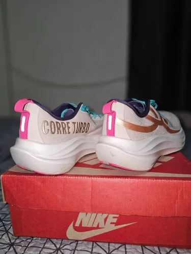 Tenis Corre Turbo 40