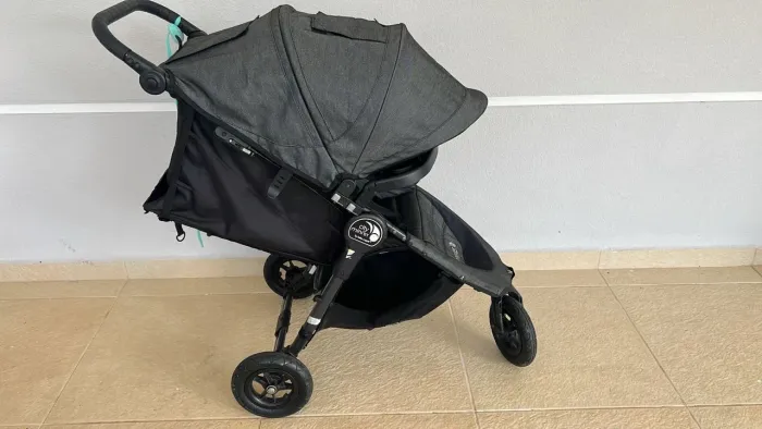 Carrinho seminovo da marca City Mini Gt/ by baby jogger