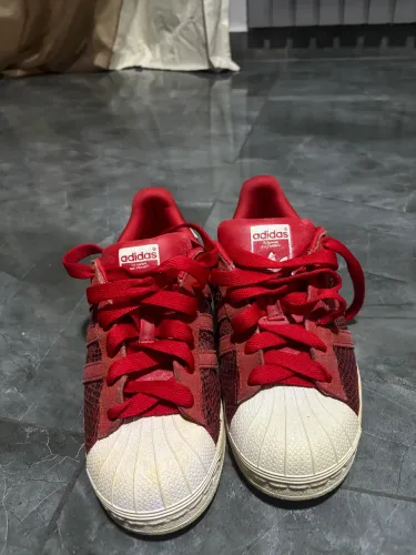 Tênis adidas super stars