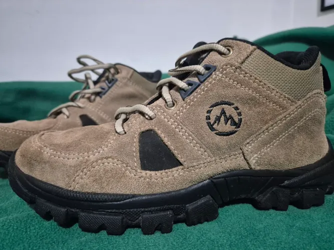 Bota para trilha