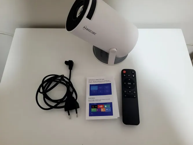 Mini Projetor Magcubic Ultra HD - Completo e na Caixa