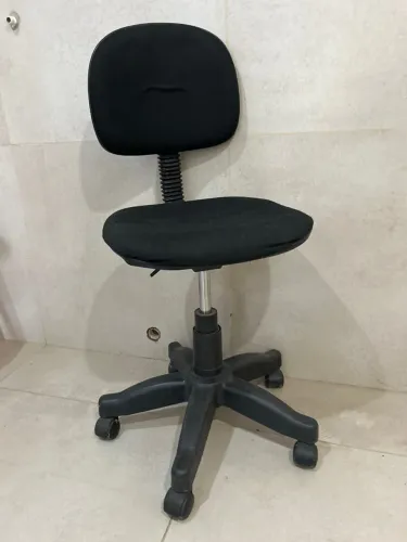 Cadeira de escritório simples