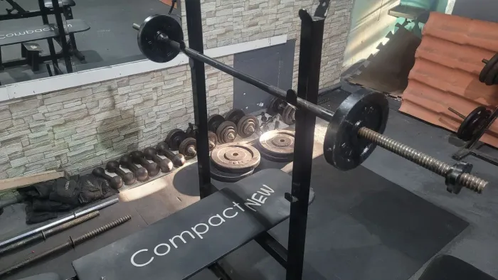 Banco SUPINO / EXTENSORA / FLEXORA com barra e 8kg de anilhas