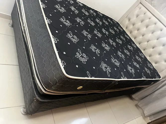 Vendo colchão com base