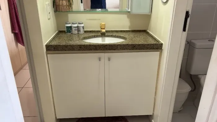 Pia para Lavabo em mármore com Cuba Deca + torneira.