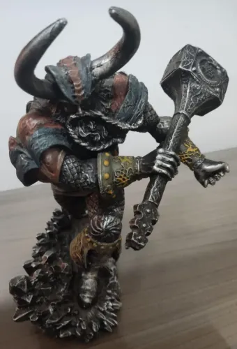 Estatua Asgard God Of Thunder Thor Wielding Mjolnir Hammer 