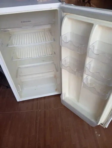 Vende-se Frigobar