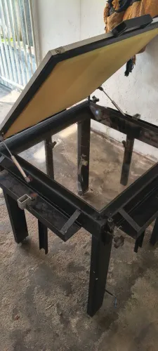 Mesa de serigrafia e reveladora