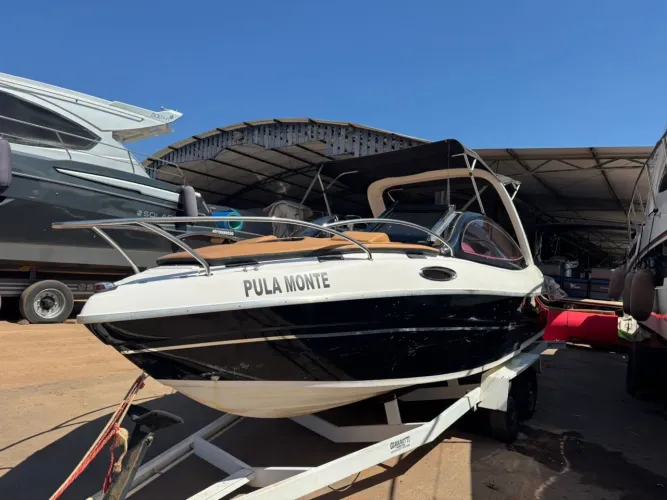 Lancha FS 22 pés , cabinada com carretinha 