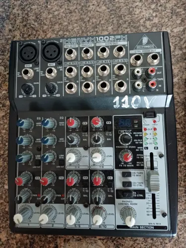 mesa de som Behringer