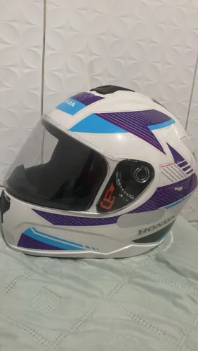 Vendo capacete tamanho 60 aberto a negociação