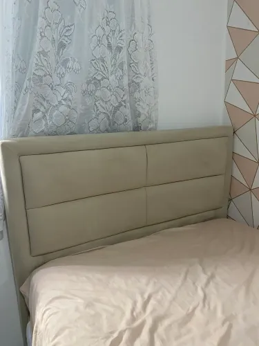 Cabeceira acolchoada para cama de casal