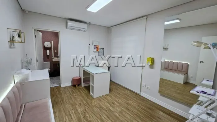 Casa comercial 250m², 6 salas, 5 banheiros, 2 vagas, com acessibilidade, próximo a Brás Le