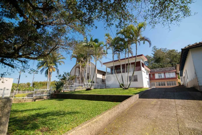 Casa à venda com potencial residencial e comercial