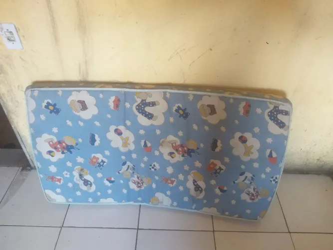 Vende um caixão de berço 20 reais 