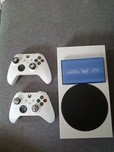 Xbox series S 512gb com 2 controles + HD externo de 1TB