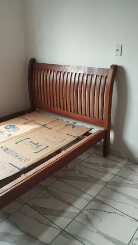 Vende-se cama de casal