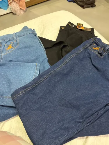 3 Calças jeans masculinas clara, preta e é jeans escura, nunca usadas, tamanho 44