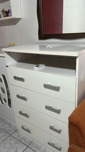 Cômoda Branca para quarto em ótimo estado