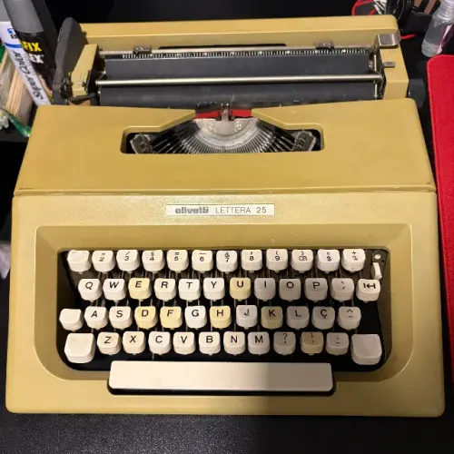 Máquina de escrever Olivetti Lettera 25 vintage