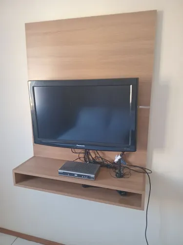 Painel com TV de 32 e conversor digital
