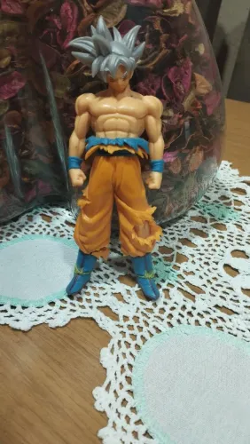 Bonecos Dragon Ball Goku e Broly