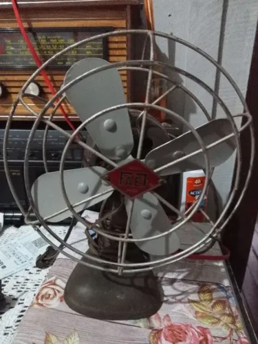 Ventilador pequeno antigo 