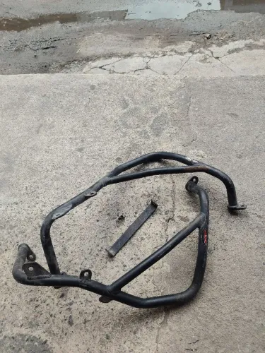 Vendo protetor de carenagem da chapam para cb 300, e pega na XRE 190 mais antiga!