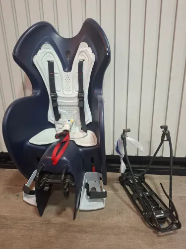 Cadeirinha de bicicleta com suporte