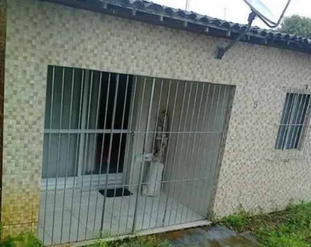 Casa a venda em nova tiuma, com 2 quartos, toda na cerâmica e pvc