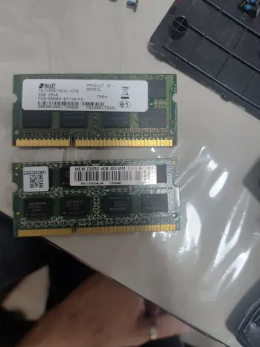 Duas memórias DDR 3 de notebook 2gb e 4 gb