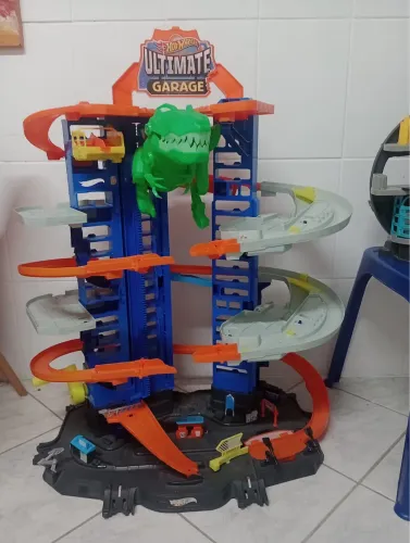 Ultimate garage hotwheels t-rex