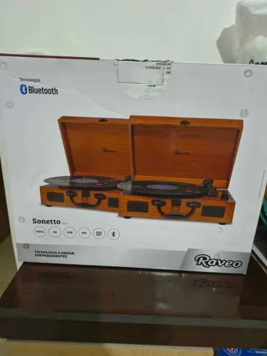 Vitrola Raveo Sonetto Wood c/ toca discos, bluetooth, FM e USB