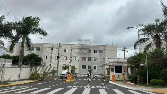 Apartamento no 4º Andar, condomínio Parque Braga, próximo ao centro.