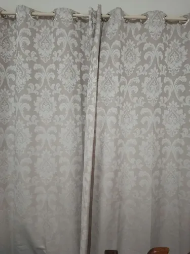 Cortina semi nova jacquard 2 parte,