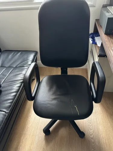 Vendo cadeira giratória confortável