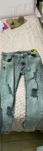 Calças e camisetas