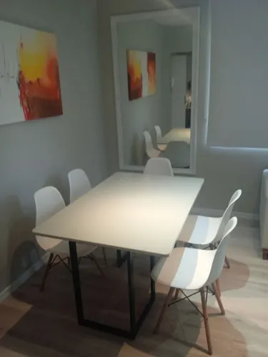 Mesa com 5 cadeiras