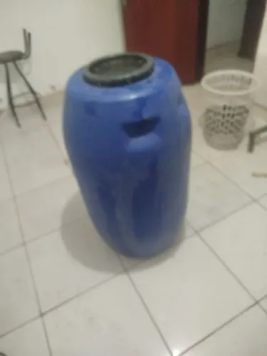 Tambor 240 litros com tampa e torneira