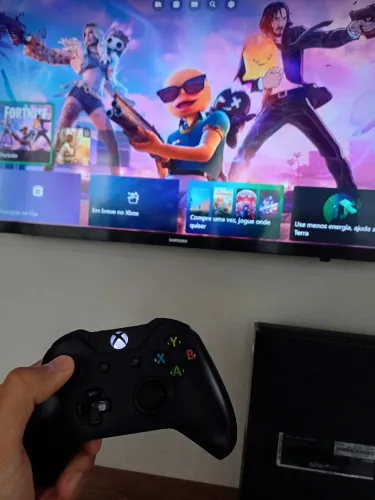 Xbox One 500GB + 2 Controles Originais + 8 Jogos