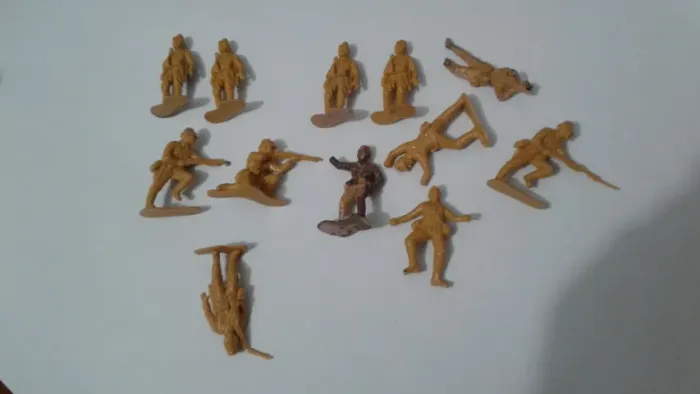 Lote de soldados Guliver Chinese antigos para restauro