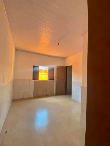 ALUGA-SE CASA NO VILA NOVA ?