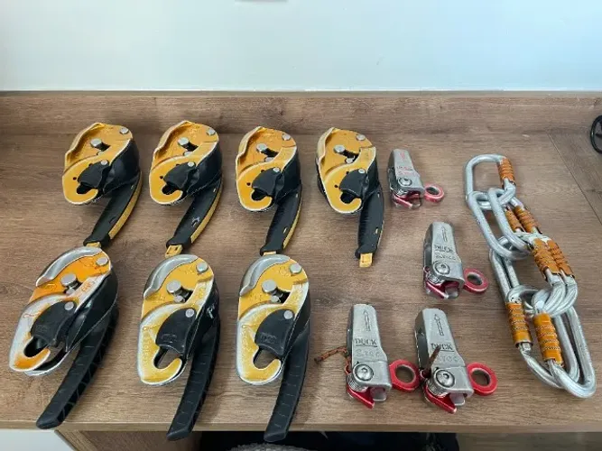 Equipamentos Acesso por Cordas Petzl (vendo peças unitárias também)