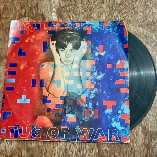 LP "Tug of War" (1982) do Paul McCartney.