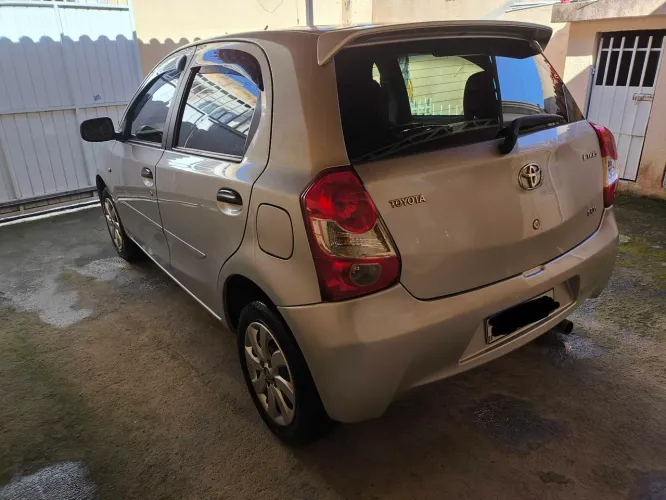 Toyota Etios X 1.3 Flex 16V 5P Mec. 2013