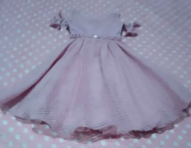 Vestidos semi novos..usados uma única vez..