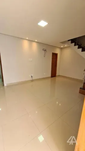 Sobrado com 3 dormitórios para alugar, 120 m² por R$ 4.850/mês - Pedrinhas - Porto Velho/R